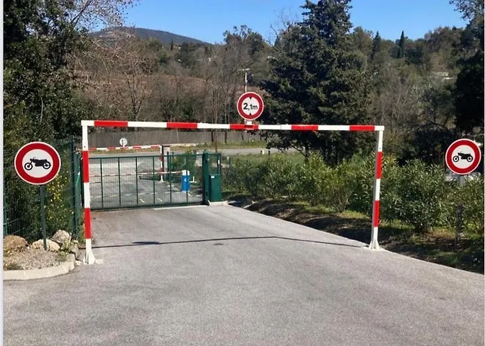 Les Restanques Vue 3 3121 *